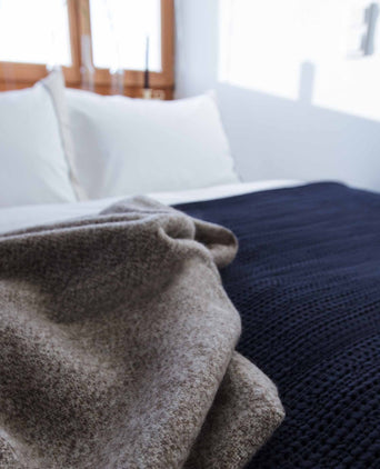 Anadia bedspread, dark blue, 100% cotton