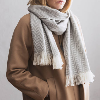 Nerva scarf, light grey & cream, 100% cashmere wool