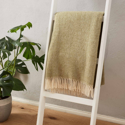 Salantai blanket, moss green & cream, 100% new wool | URBANARA wool blankets