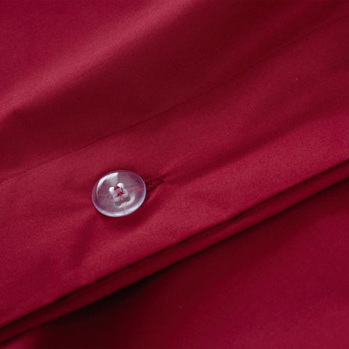 Perpignan pillowcase in ruby red, 100% combed cotton |Find the perfect percale bedding