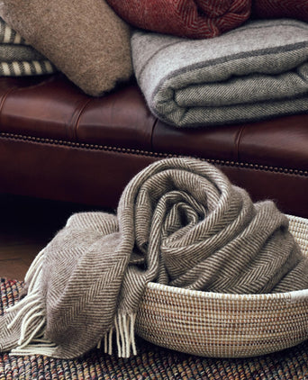 Salantai blanket, dark brown & cream, 100% new wool