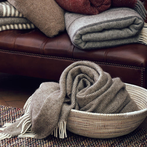Dark brown & Cream Salantai Decke | Home & Living inspiration | URBANARA
