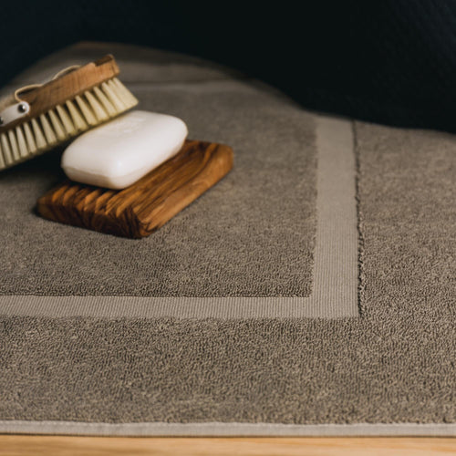 Penela bath mat, grey green, 100% egyptian cotton | URBANARA bath mats