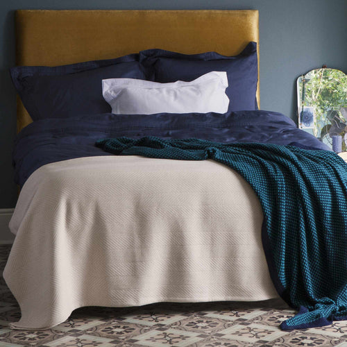 Beige Cieza Tagesdecke | Home & Living inspiration | URBANARA