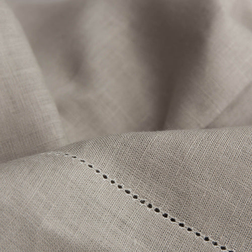 Cavaillon place mat, light grey, 100% linen | URBANARA placemats