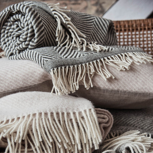 Black & Cream Salla Decke | Home & Living inspiration | URBANARA