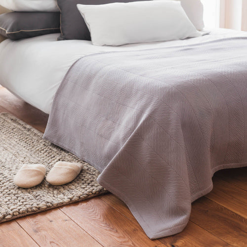 Grey Cieza Tagesdecke | Home & Living inspiration | URBANARA
