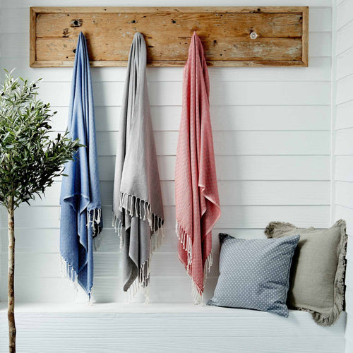 Dark red & White Cesme Hamamtuch | Home & Living inspiration | URBANARA