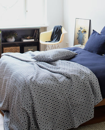 Viana bedspread, blue grey & white, 100% cotton