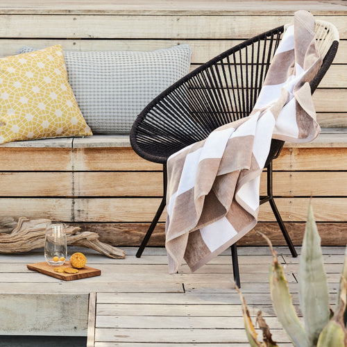 White & Natural Avelar Strandtuch | Home & Living inspiration | URBANARA