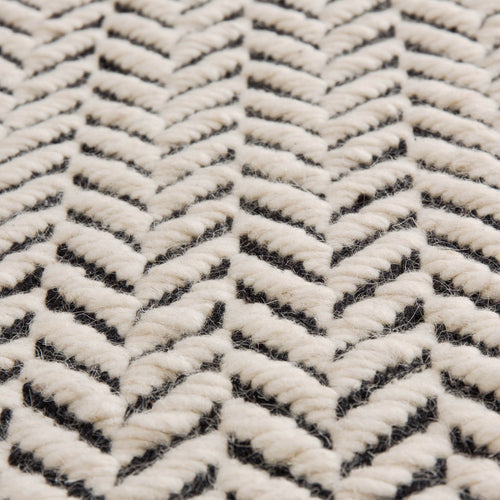 Kolvra rug in black & white, 100% new wool |Find the perfect wool rugs