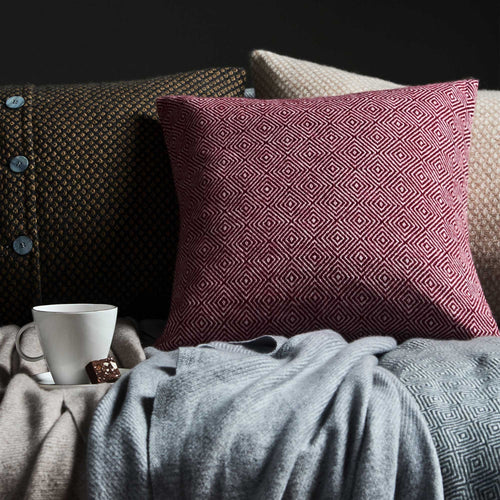 Bordeaux red & Cream Uyuni Kissenhülle | Home & Living inspiration | URBANARA
