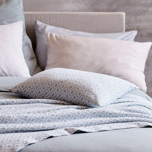 Grey green & White Viana Kissenhülle | Home & Living inspiration | URBANARA