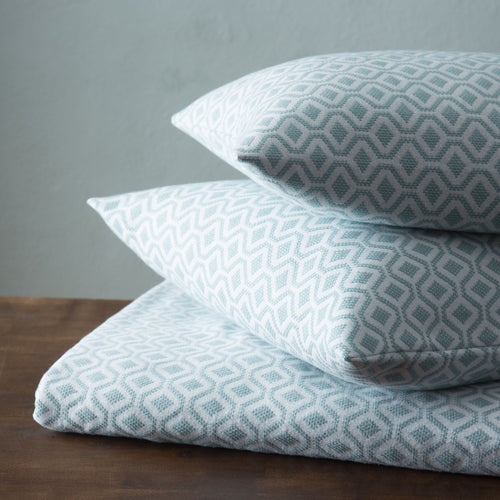 Grey green & White Viana Kissenhülle | Home & Living inspiration | URBANARA