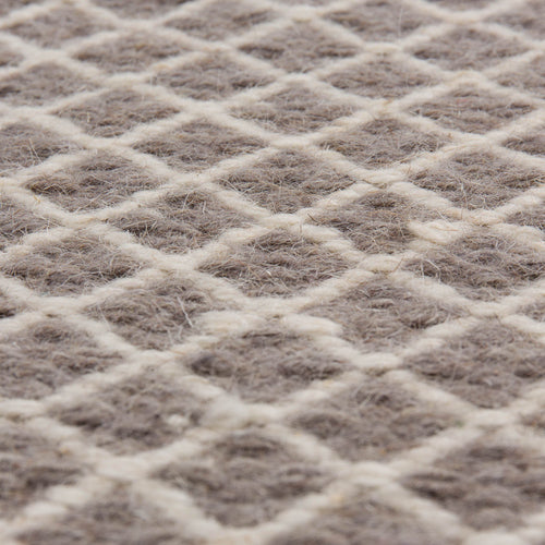 Loni rug in grey & off-white, 100% wool |Find the perfect wool rugs