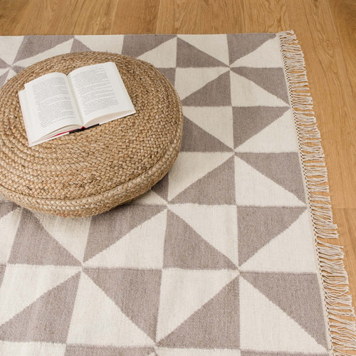 Grey & Off-white Almi Teppich | Home & Living inspiration | URBANARA