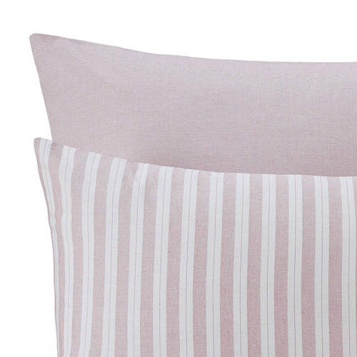 Dark red & White Izeda Kissenbezug | Home & Living inspiration | URBANARA