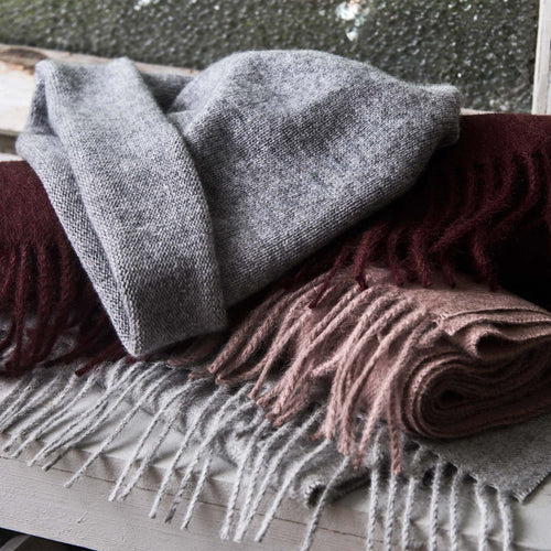Nora hat, light grey, 50% cashmere wool & 50% wool | URBANARA hats & scarves