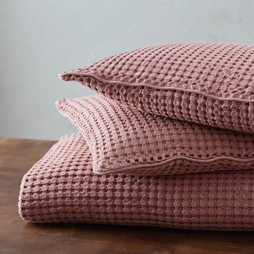 Dusty pink Veiros Kissenhülle | Home & Living inspiration | URBANARA