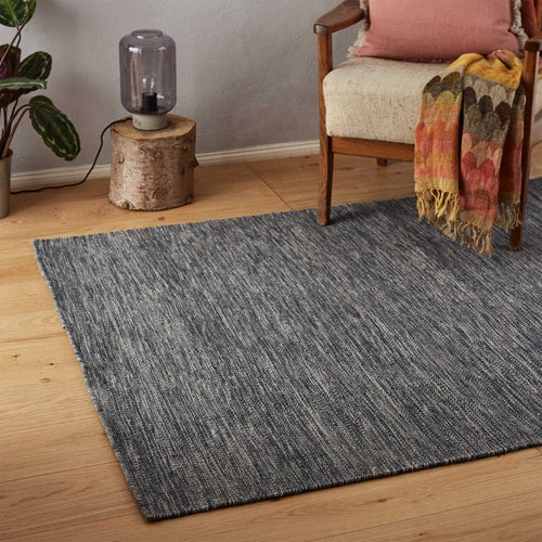 Charcoal & Off-white Gravlev Teppich | Home & Living inspiration | URBANARA