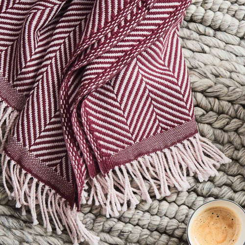 Bordeaux red & Dusty pink Salla Decke | Home & Living inspiration | URBANARA