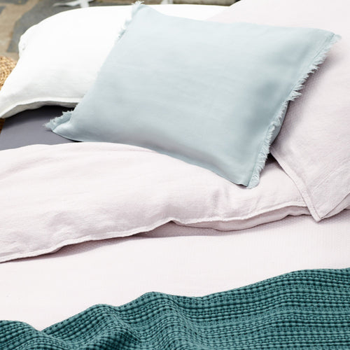Powder Pink Lousa Bettdeckenbezug | Home & Living inspiration | URBANARA