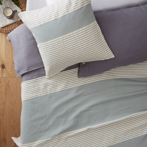 Grey green & Cream Kadan Tagesdecke | Home & Living inspiration | URBANARA