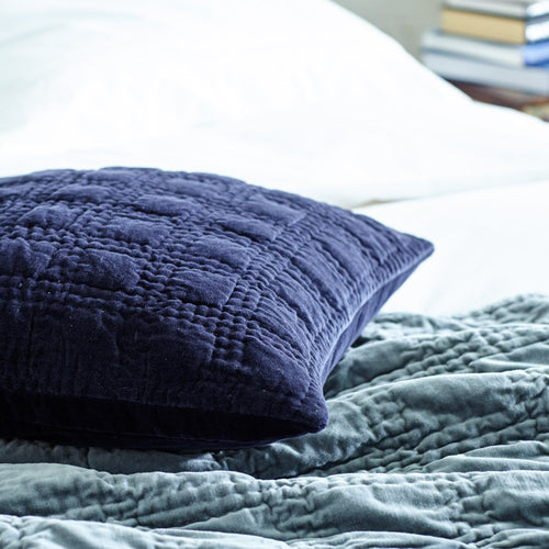 Dark blue Samana Kissenhülle | Home & Living inspiration | URBANARA