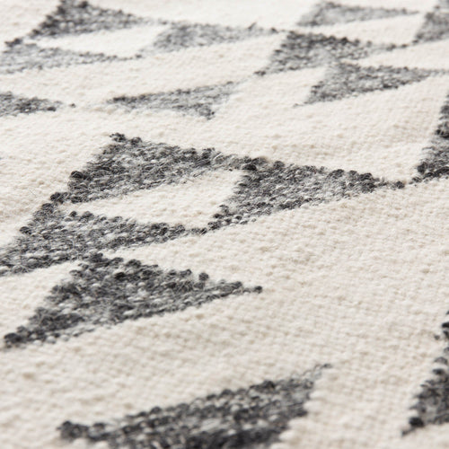 Kenai rug in black & off-white, 60% wool & 40% cotton |Find the perfect wool rugs