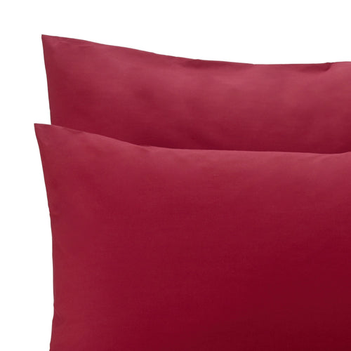 Perpignan pillowcase, ruby red, 100% combed cotton | URBANARA percale bedding