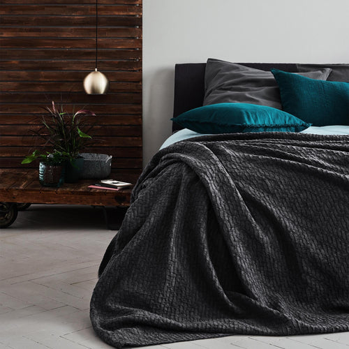 Charcoal Alviela Tagesdecke | Home & Living inspiration | URBANARA