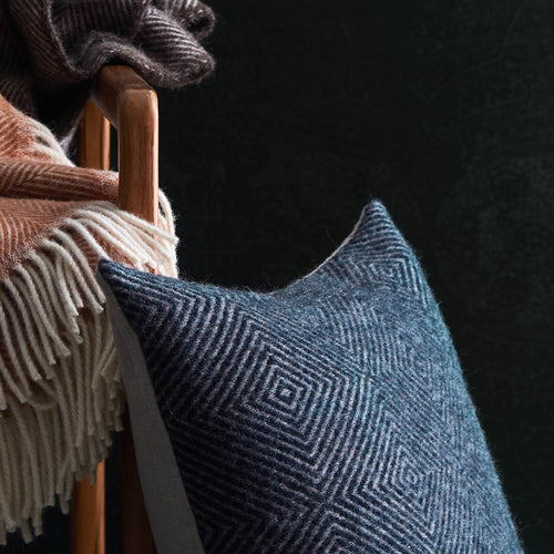 Dark blue & Grey Gotland Kissenhülle | Home & Living inspiration | URBANARA