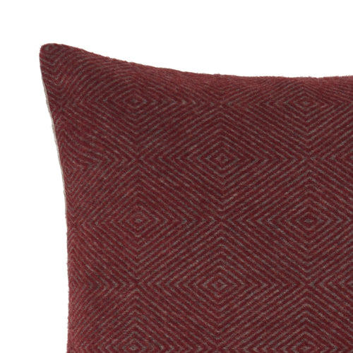 Red & Grey Gotland Kissenhülle | Home & Living inspiration | URBANARA
