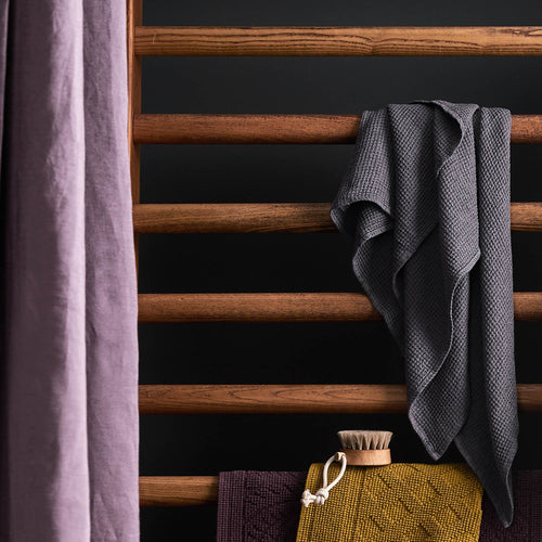 Charcoal Neris Handtuch | Home & Living inspiration | URBANARA