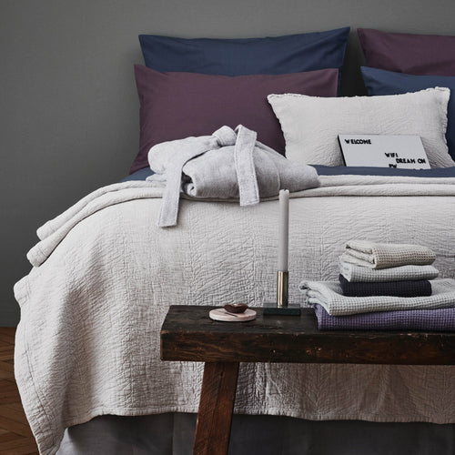 Light grey Ruivo Tagesdecke | Home & Living inspiration | URBANARA