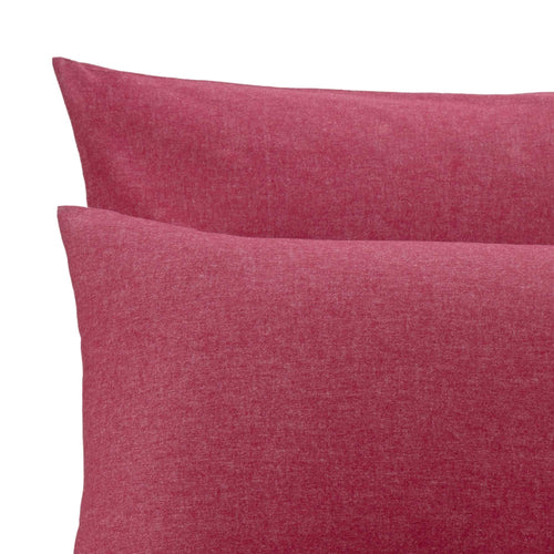 Ruby red Vilar Bettdeckenbezug | Home & Living inspiration | URBANARA