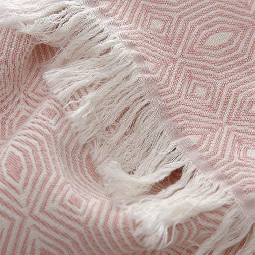 Coral & Natural white Alcoa Decke | Home & Living inspiration | URBANARA