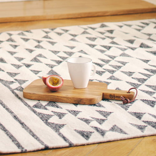 Yamuna chopping board, warm brown, 100% acacia wood | URBANARA serveware & boards