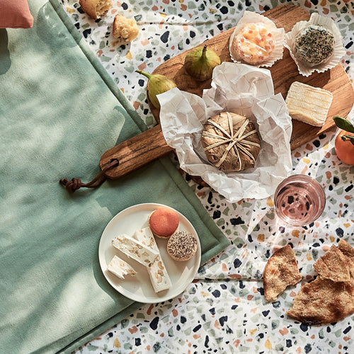 Warm brown Yamuna Schneidebrett | Home & Living inspiration | URBANARA