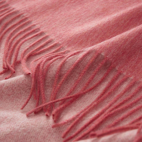 Sontra scarf, coral & ivory, 10% cashmere wool & 90% wool | URBANARA hats & scarves