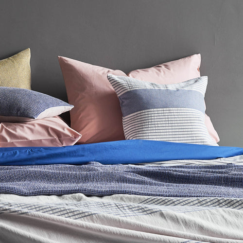 Ultramarine & White Kadan Kissenhülle | Home & Living inspiration | URBANARA
