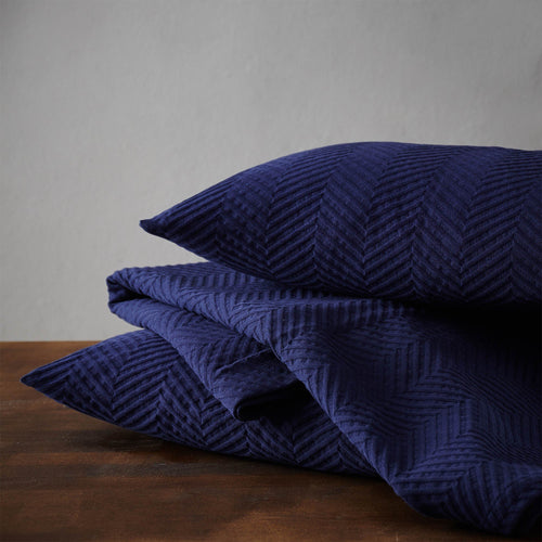 Dark blue Lixa Tagesdecke | Home & Living inspiration | URBANARA