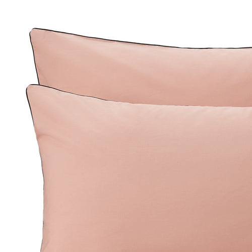 Light dusty pink & Black Vitero Kissenbezug | Home & Living inspiration | URBANARA
