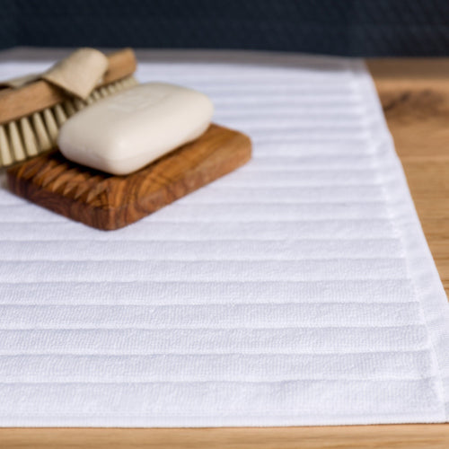 Alvito bath mat, white, 100% zero twist cotton | URBANARA bath mats