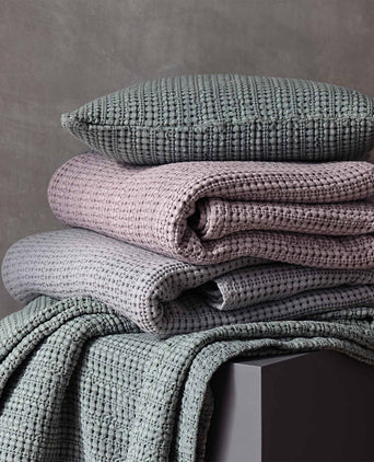 Anadia bedspread, light mauve, 100% cotton