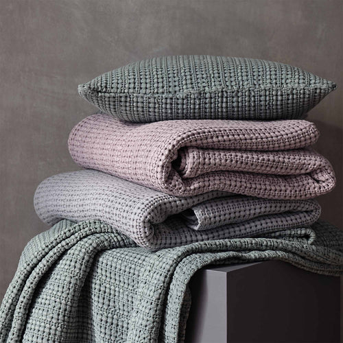 Light mauve Anadia Tagesdecke | Home & Living inspiration | URBANARA