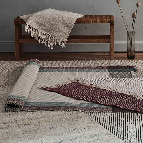 Light grey & Teal & Bordeaux red Bapeu Teppich | Home & Living inspiration | URBANARA