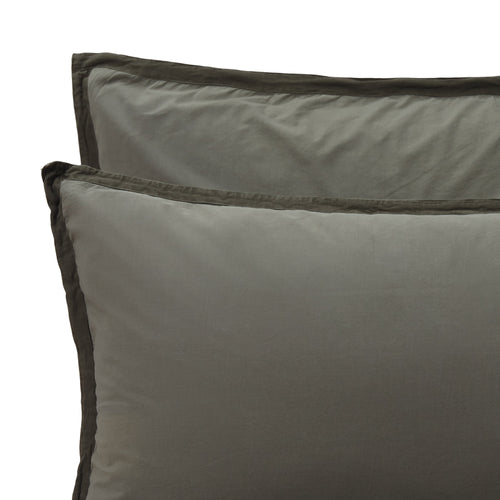Balaia pillowcase, moss green, 100% combed cotton | URBANARA percale bedding