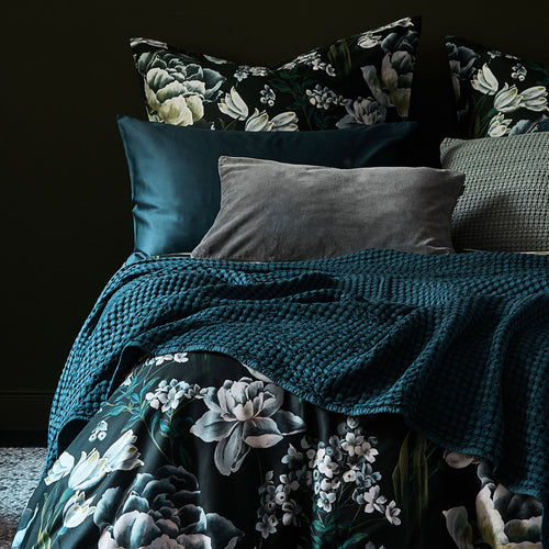 Teal Veiros Tagesdecke | Home & Living inspiration | URBANARA