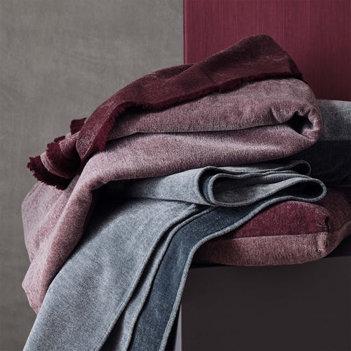 Bordeaux red & White Calcada Tagesdecke | Home & Living inspiration | URBANARA
